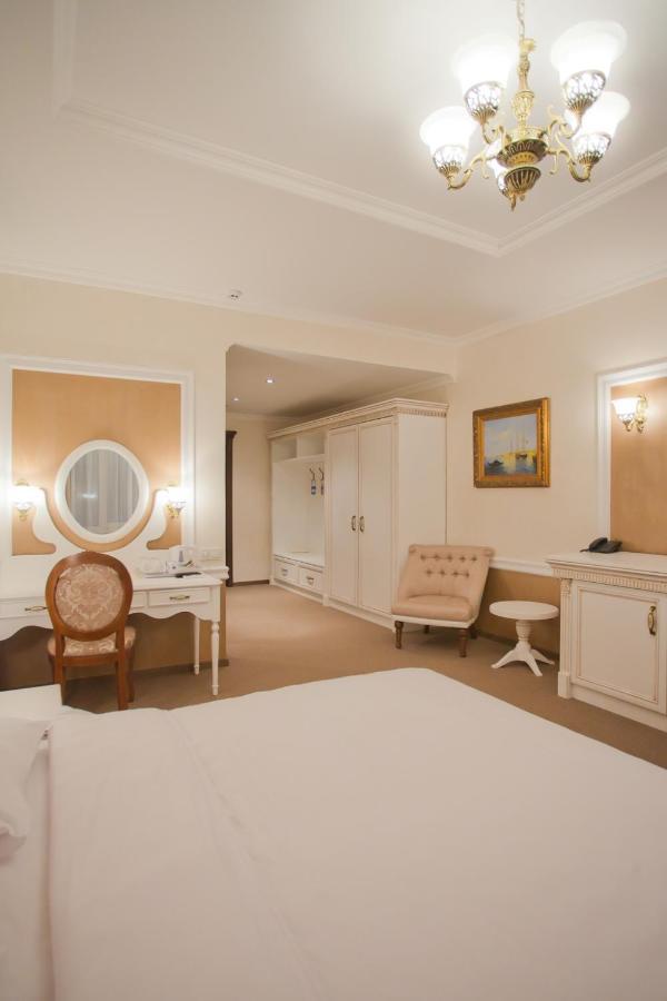 Orly Park-Hotel Kiev Exteriör bild