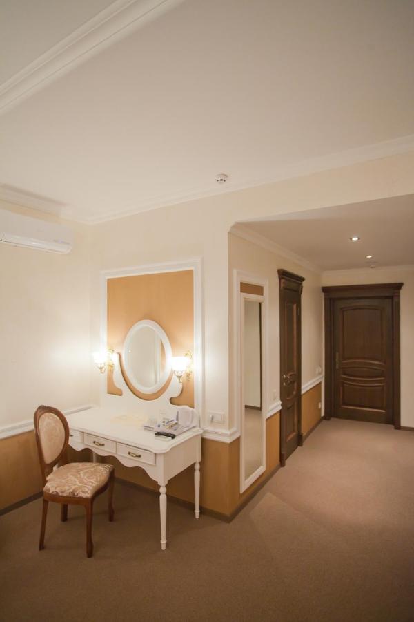 Orly Park-Hotel Kiev Exteriör bild
